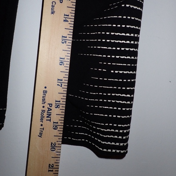 Athleta Women's Stripped Side Black Capri Cropped Midrise Leggings size XS - Picture 7 of 8